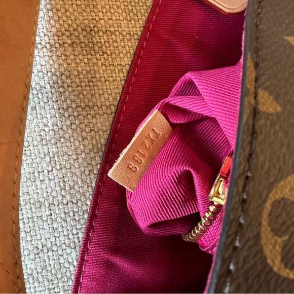 Authentic Louis Vuitton Graceful MM - Classic LV Print with Pink Interior - Picture 5 of 6